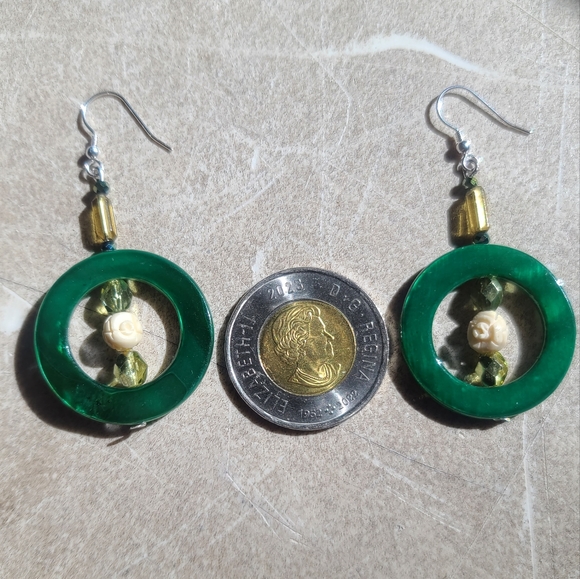 Handcrafted Bracelet and Earrings Set - Mother of Pearl - Picture 12 of 13